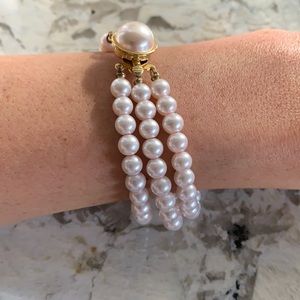 Women’s Pearl Bracelet